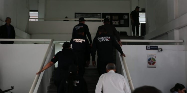 SSP separa del cargo a 5 elementos por agresión a joven y los presenta ante FGE