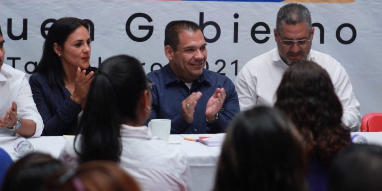 Entrega Gobierno de Tarímbaro y SEE herramientas digitales a docentes