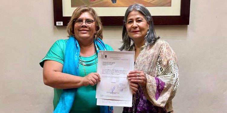 Entrega Mayela Salas, informe de Actividades Legislativas