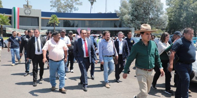 Atiende Fiscal General a pobladores de comunidades indígenas de Zitácuaro