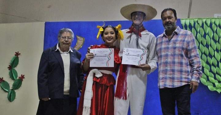 Con éxito se lleva a cabo en Pátzcuaro el concurso de danza; Chico y chica independencia del Colegio Silviano Carrillo