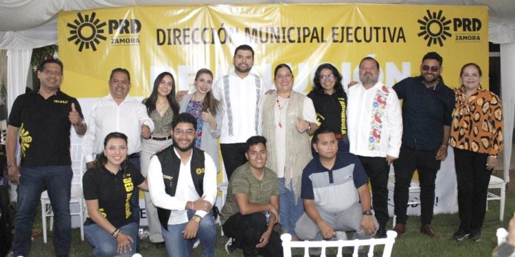 En Zamora, Octavio Ocampo toma protesta a dirigencia municipal del PRD