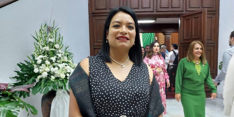 Refrenda Erendira Isauro compromiso conlas y los ciudadanos en este tercer año legislativo