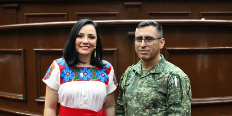 Diputada Adriana Hernández: Colegio Militar, institución que inculca amor a la patria