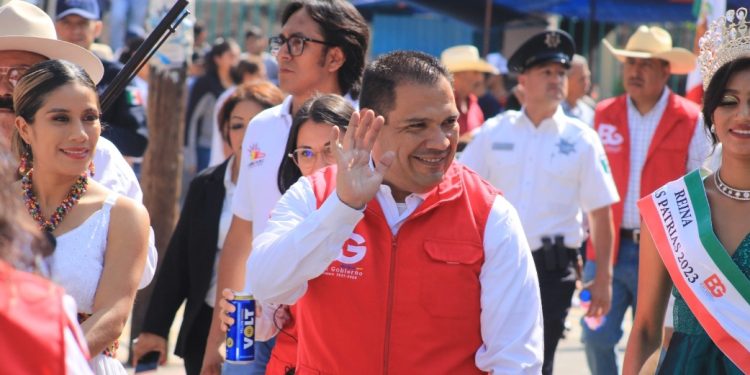 Desfilan más de 3 mil personas por Día de la Independencia en Tarímbaro