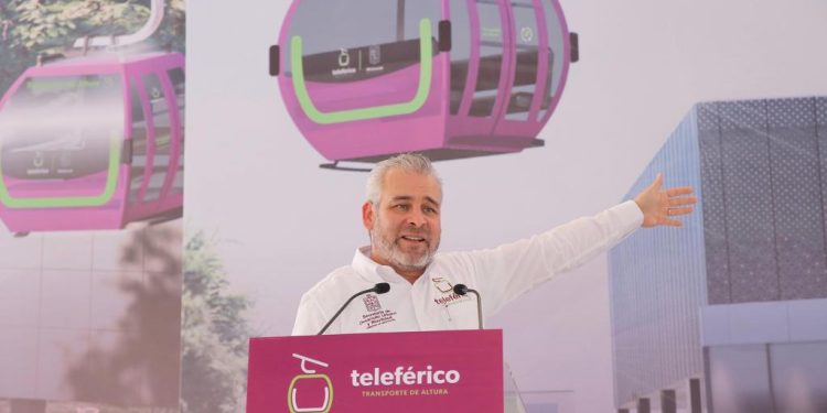 Tarifa del teleférico, igual que el transporte público: Bedolla