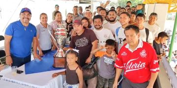 Cornelio Ríos Paniagua realiza reconocimiento a impulsor del deporte en el municipio de Juárez
