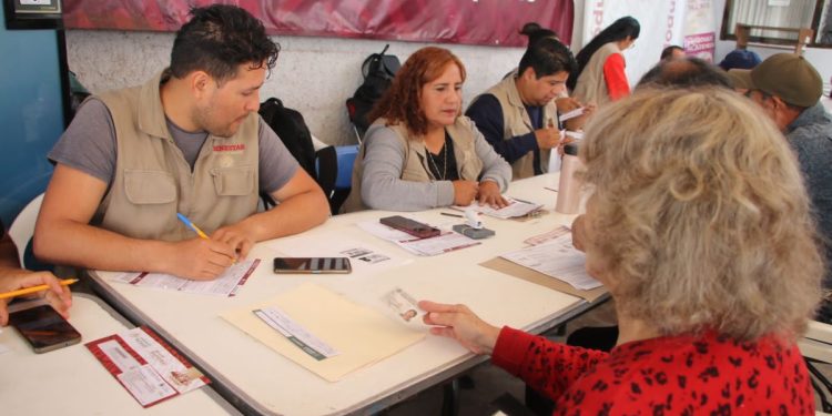 Inicia Bienestar entrega de tarjetas a adultos mayores incorporados en mayo/junio en Michoacán