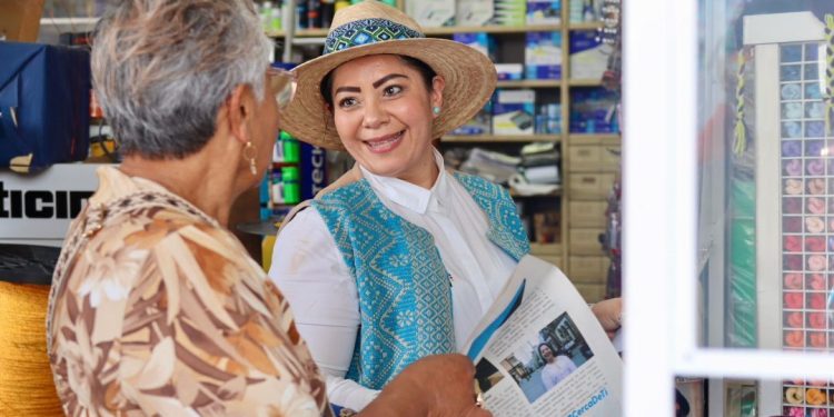 Casa por casa, Berenice Juárez rinde cuentas a los michoacanos