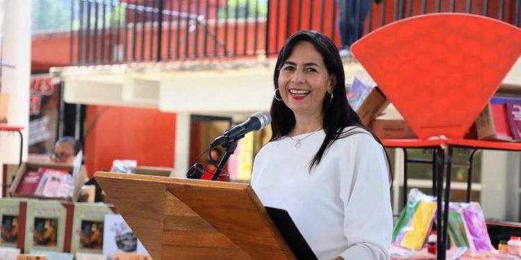 Con 19 mdp, SEE fortalece escuelas del Oriente michoacano