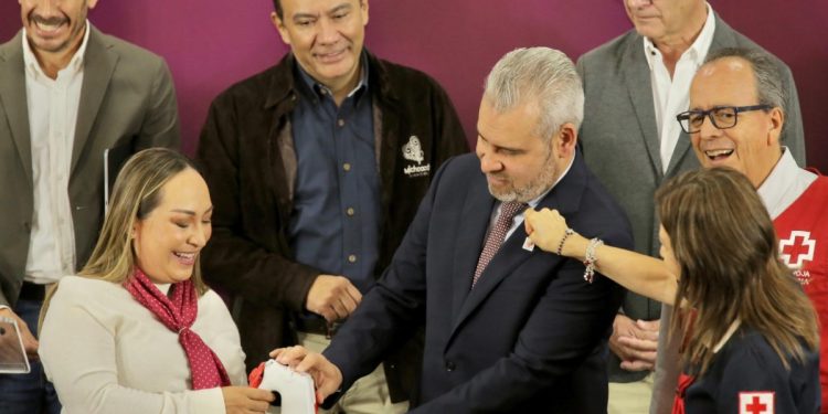 Encabeza Bedolla Colecta Anual de la Cruz Roja