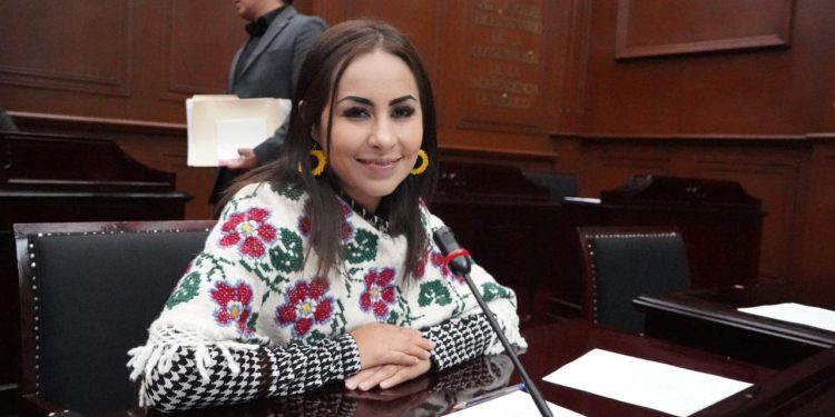 Prevención es clave en la batalla contra el cáncer de mama: Gloria Tapia