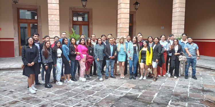 Belinda Hurtado invita a estudiantes de derecho de Ciudad Hidalgo al Congreso