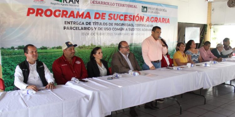 Entregan Gobierno de Tarímbaro y entidades federales, títulos de propiedad y certificados parcelarios