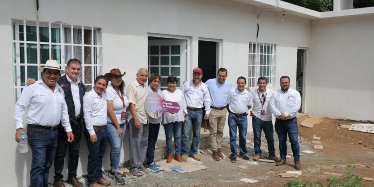 Gobierno entrega viviendas nuevas a damnificados del sismo de 2022