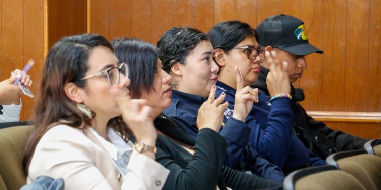 DAFP y SSM imparten talleres de Lengua de Señas Mexicana, al personal de la SSP