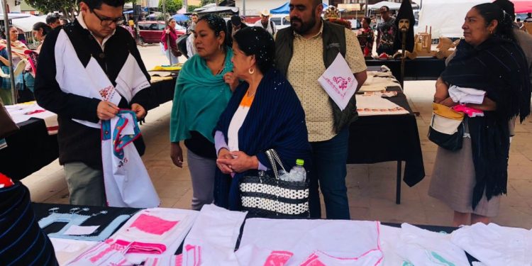 Entregan 18 premios a sector artesanal de Cherán