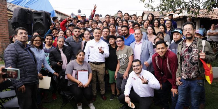 Estudiantes de las universidades Benito Juárez se suman a los Comités de Defensa de la 4T con Torres Piña