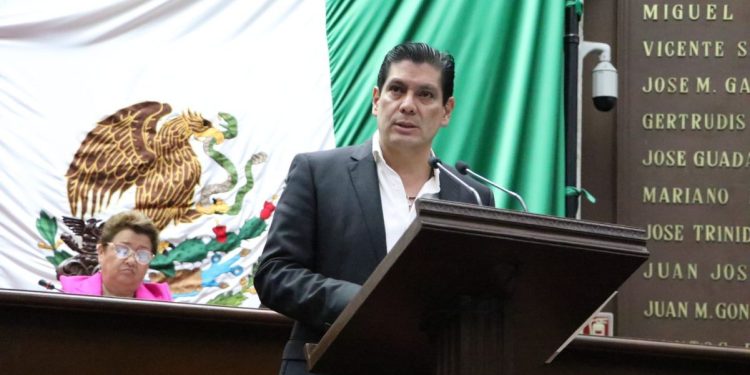 Atención prioritaria a grupos vulnerables en hospitales y centros de salud, propone Ernesto Núñez