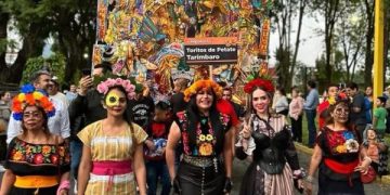 Más de 18 mil personas le dan vida al Festival de Cempasúchil en Uruapan