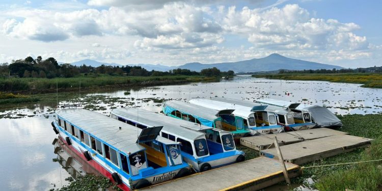 Lago de Pátzcuaro, listo para Noche de Muertos: Compesca