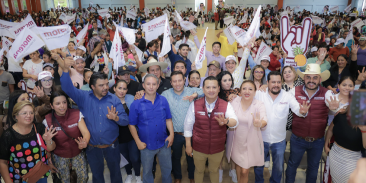 Torres Piña toma protesta a 200 Comités de Defensa de la 4T en Zitácuaro