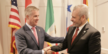 Bedolla y CPKC acuerdan acciones para la inversión y el desarrollo