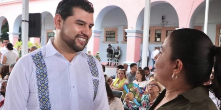 Participa Octavio Ocampo en Aniversario de la Constitución de Apatzingán