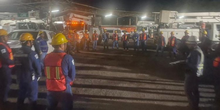 Restablece CFE el suministro eléctrico al 57% de los usuarios afectados tras el paso del huracán Lidia por los estados de Colima, Jalisco, Michoacán y Nayarit