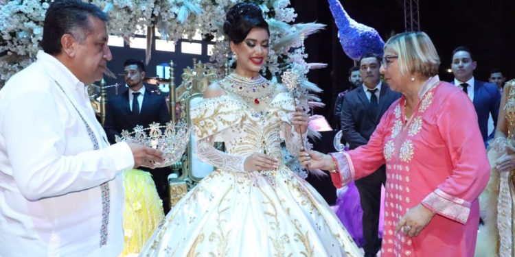 Ante más de diez mil personas coronan a Sheccid 1ra. reina de las fiestas de Apatzingán
