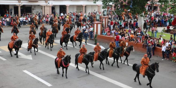 Todo listo para el desfile del 22 de octubre en Apatzingán