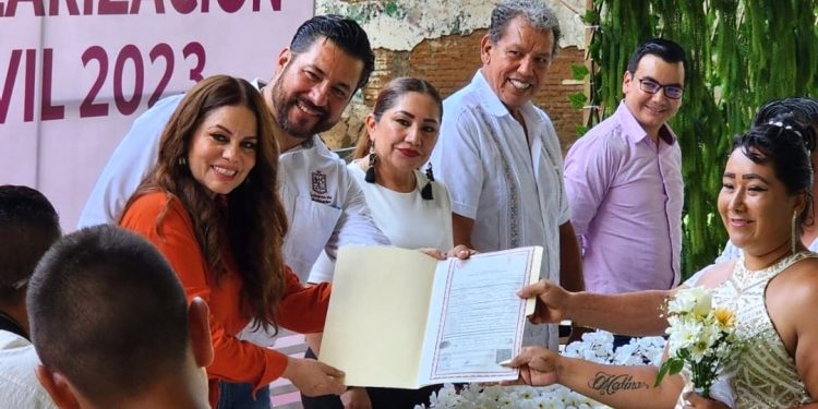 Teresa Valencia encabeza en Apatzingán la Campaña de Regularización del Registro Cívil 2023
