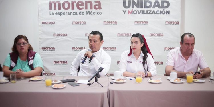 Será Bugarini quien encabece la fórmula al Senado: Carlos Torres Piña, desde el puerto de Lázaro Cárdenas