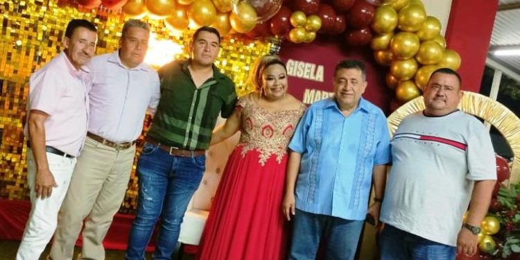 En Apatzingán lideragos de Morena arropan a Gicela Martínez para Coordinadora Municipal de la 4T