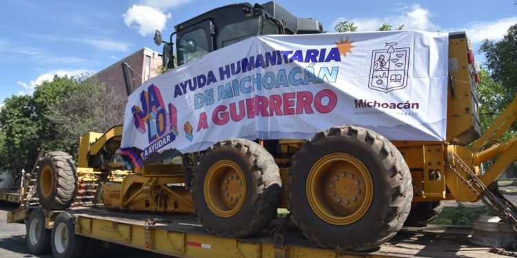 Michoacán envía más maquinaria a Guerrero