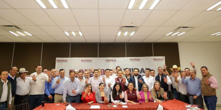 Se suman 35 alcaldes a Torres Piña rumbo al Senado