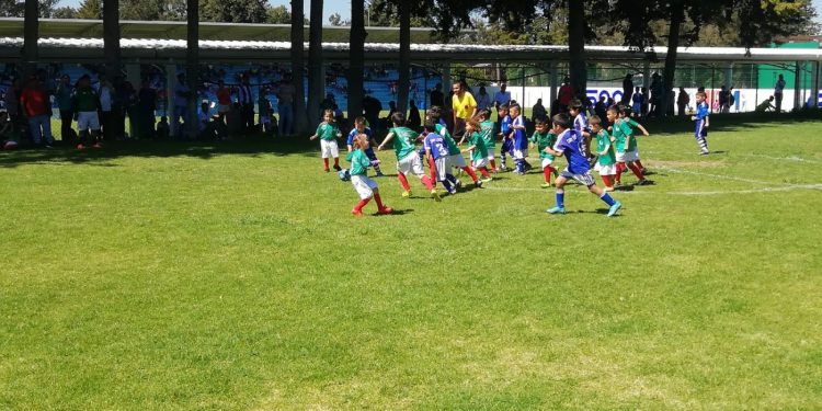 Pátzcuaro unido por el fútbol: Luz García