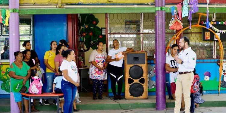 Promueve Reyes Galindo agenda digital para la educación michoacana