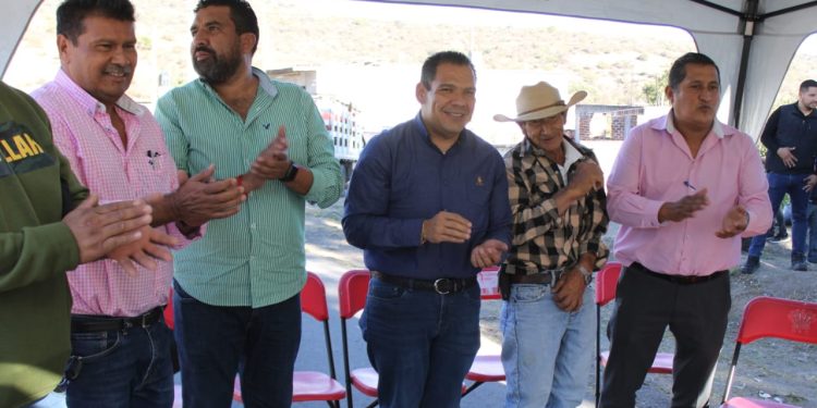 Inaugura Bladimir González camino a Cañada del Herrero en Tarímbaro