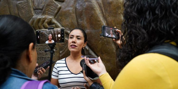 Apoya Fanny Arreola propuesta para hacer descuento en la emisión de licencias de todo tipo en Michoacán.