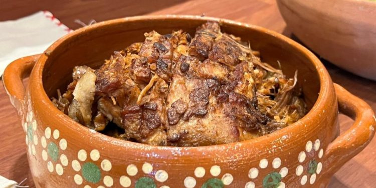 Carnitas michoacanas, legado gastronómico con reconocimiento internacional: Sectur