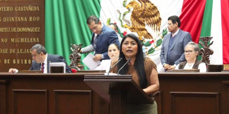 Llama Brenda Fraga a cumplir con derecho a lactarios institucionales en los 3 poderes