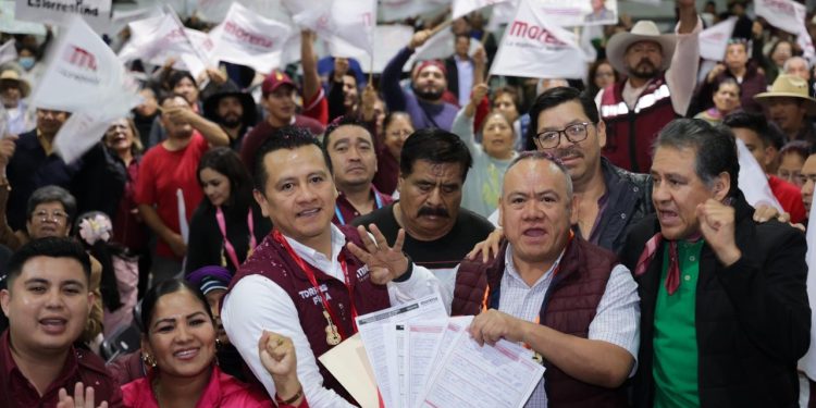 «Bienvenido a casa», miles reciben a Torres Piña en Paracho