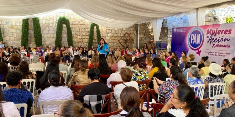 Mujeres participan en taller “Compromiso y Acción” de PAN Michoacán