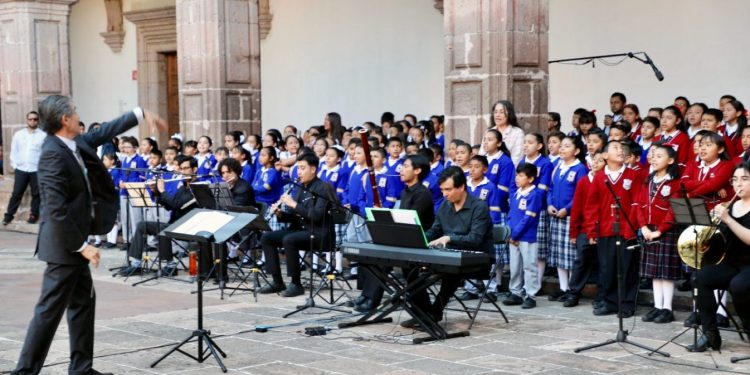 Coros y rondas escolares reforzarán la NEM en Michoacán: SEE