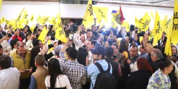 PRD entrega constancia a Xóchitl Gálvez como precandidata a la Presidencia de la República