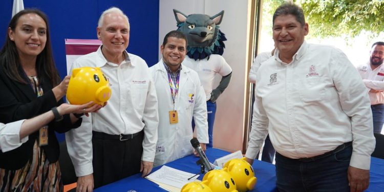 Entrega Cobaem 127 alcancías del Boteo Teletón 2023