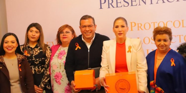 Juan Carlos Barragán apoya instalación de Buzón Naranja en el Congreso del Estado