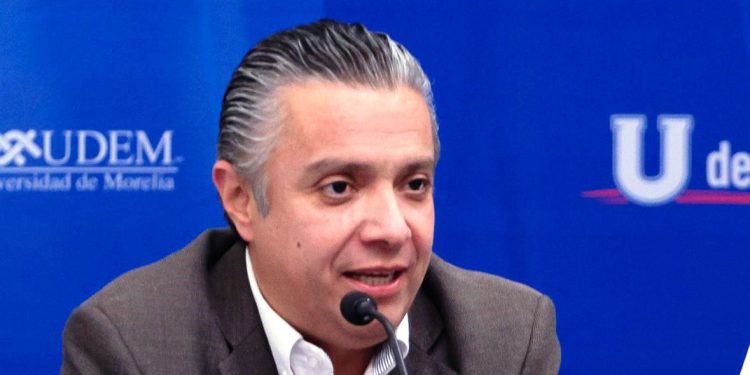 Llama Luis Navarro a pagar refrendo vehicular por vía digital