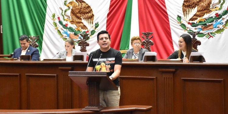 Propone diputado Oscar Escobar contemplar la protección y bienestar animal en la Constitución
